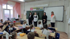 На параллели 1 классов прошли занятия на сплочение класса : "Мы вместе !",.