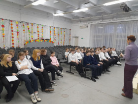 22 ноября с ученицами пятых классов была проведена беседа "Между нами девочками".