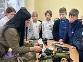 Выставка «СВОих не бросаем!».