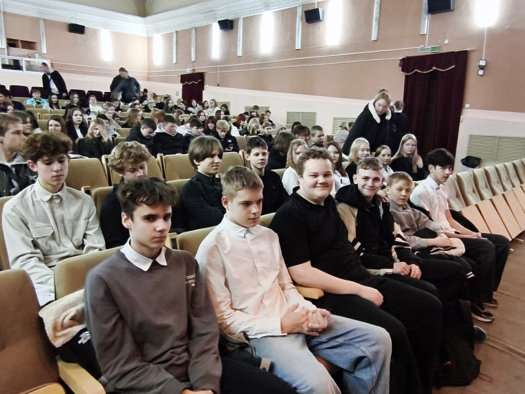 Общее фото лицеистов перед началом просмотра фильмов.